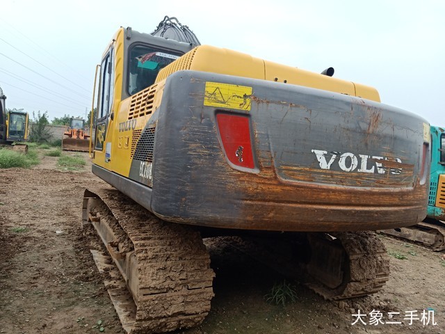 沃尔沃 EC210B 挖掘机