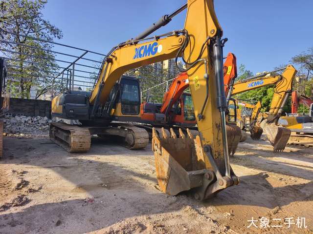 徐工 XE200DA 挖掘机