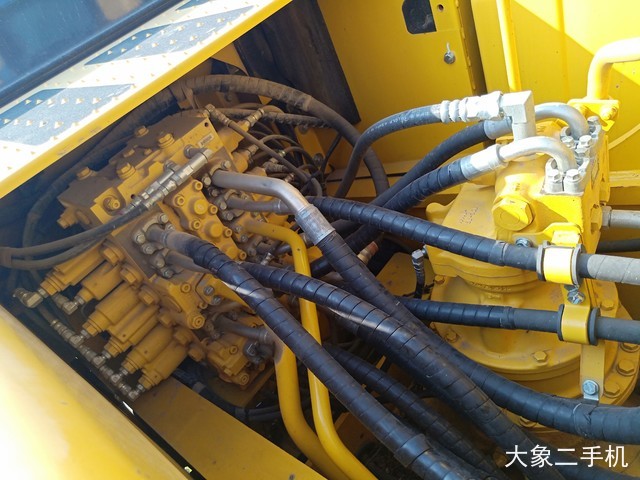 小松 PC220-8M0 挖掘机