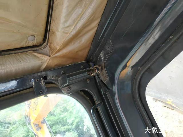 现代 R215-7 挖掘机