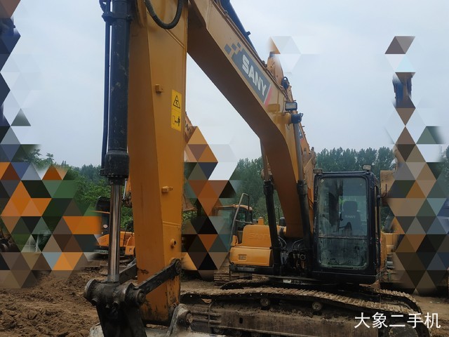 三一重工 SY215C-10 挖掘机