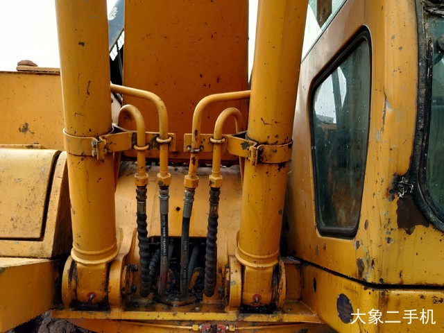 现代 R130W-5 挖掘机