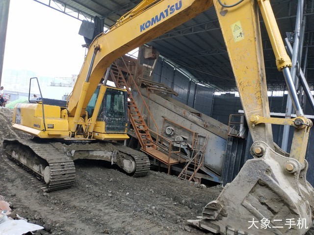 小松 PC240LC-8 挖掘机