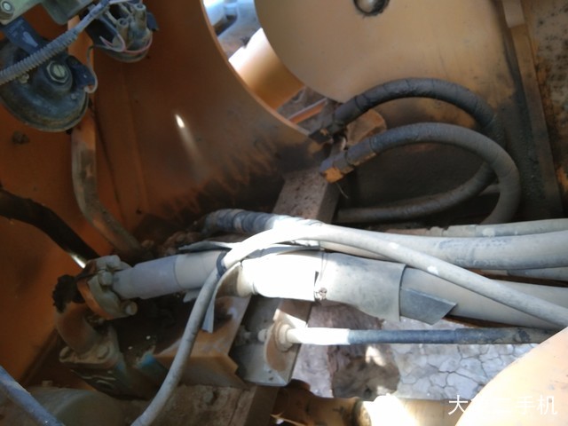 龙工 LG833B 装载机