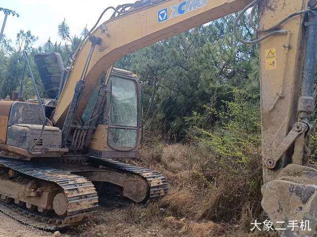 徐工 XE150D 挖掘机