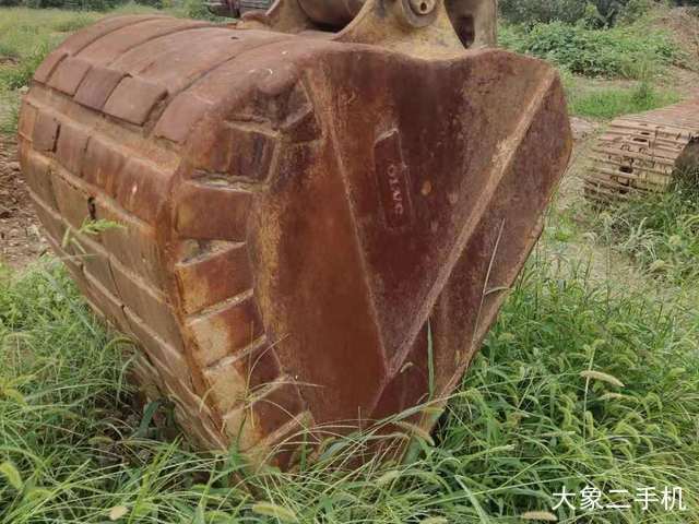 沃尔沃 EC210B 挖掘机