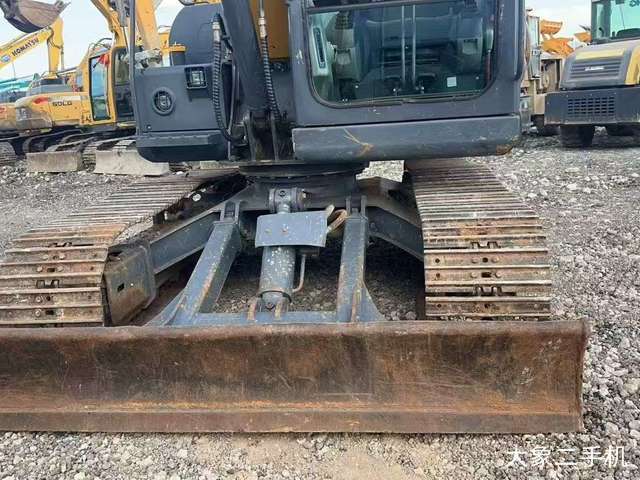 徐工 XE75D 挖掘机