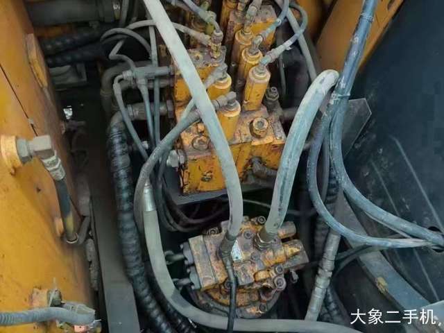 现代 R110-7 挖掘机