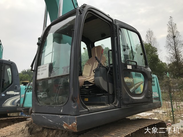 神钢 SK210LC-8 挖掘机