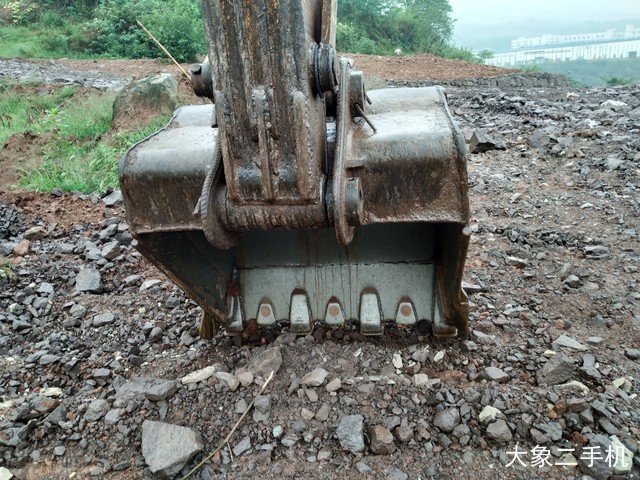 现代 R225LC-7 挖掘机