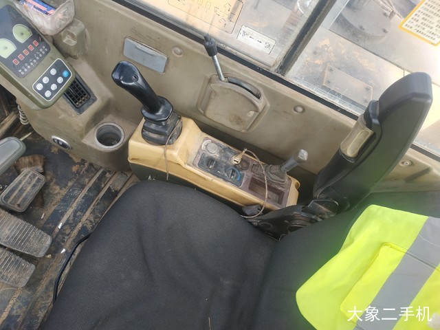 雷沃重工 FR65V8 挖掘机