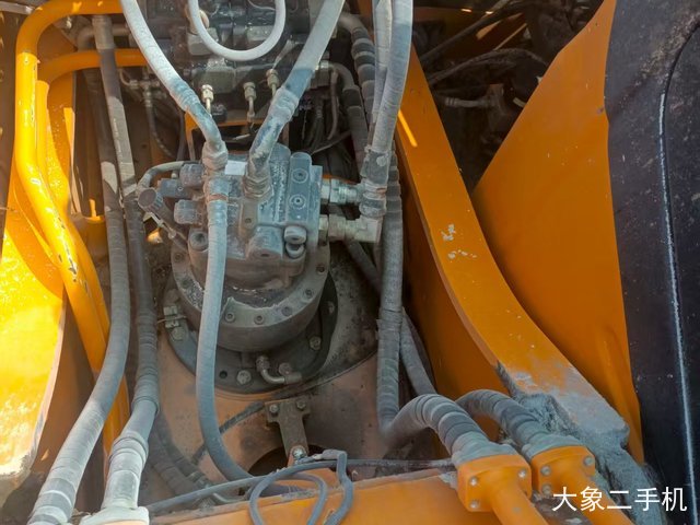 龙工 LG6225E 挖掘机