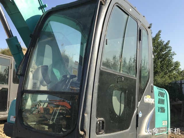 神钢 SK75-8 挖掘机