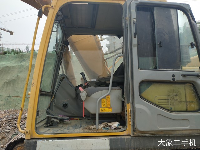 山东临工 LG6220 挖掘机