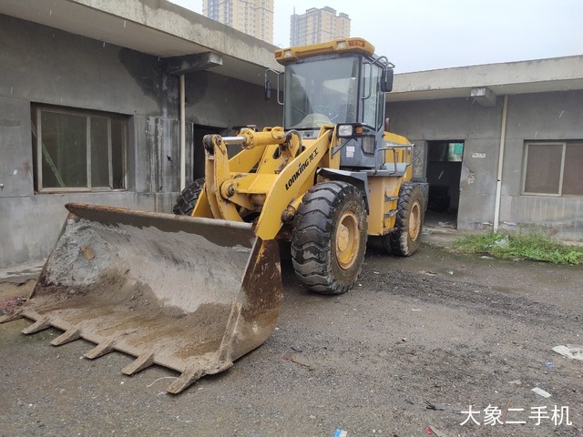 龙工 LG833B 装载机