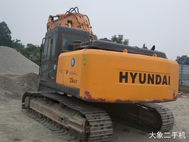 现代 R225LC-7 挖掘机