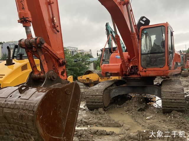 斗山 DH220 挖掘机