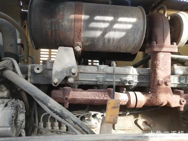 龙工 LG833 装载机