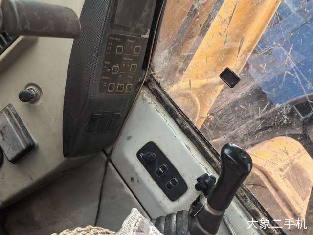 现代 R225LC-7 挖掘机