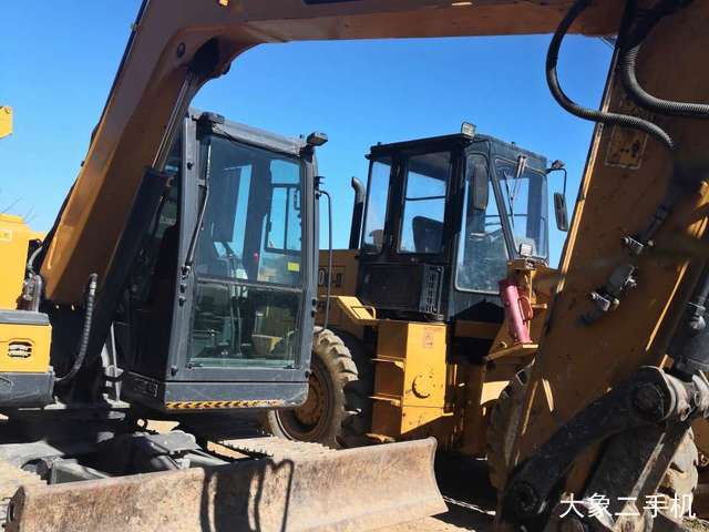 徐工 XE75G 挖掘机