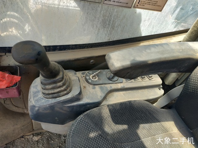 徐工 XE215C 挖掘机