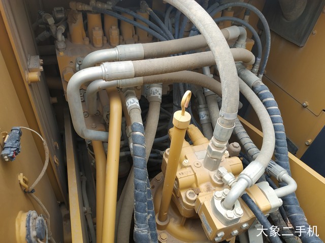 卡特彼勒 323D2L 挖掘机