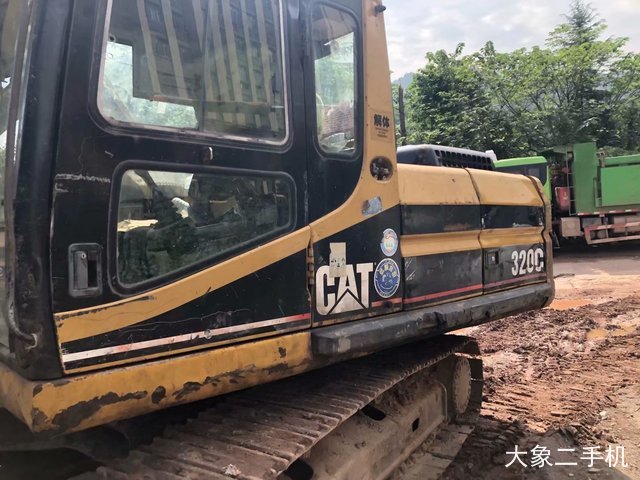 卡特彼勒 320B 挖掘机