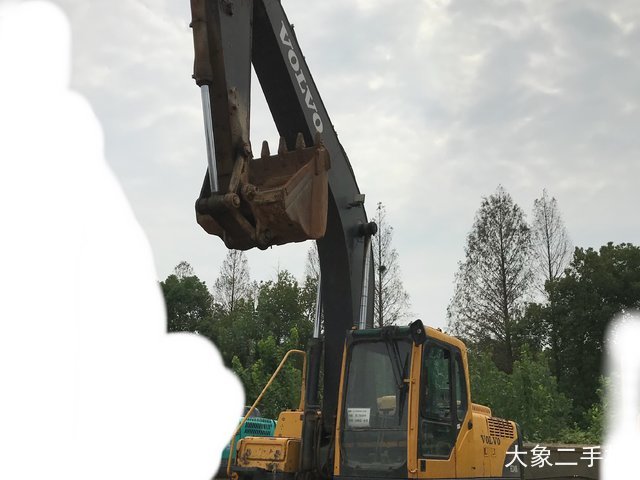 沃尔沃 EC240B 挖掘机