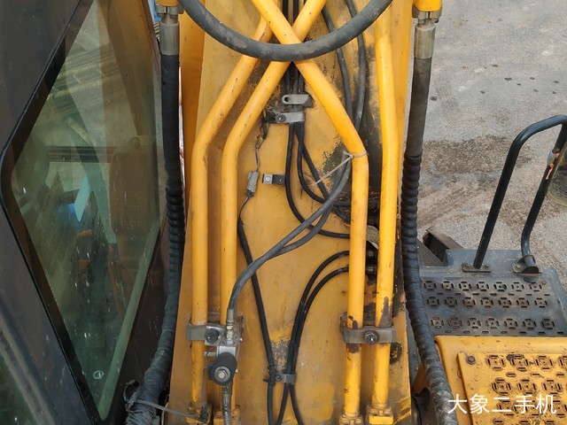 现代 R210W-7 挖掘机