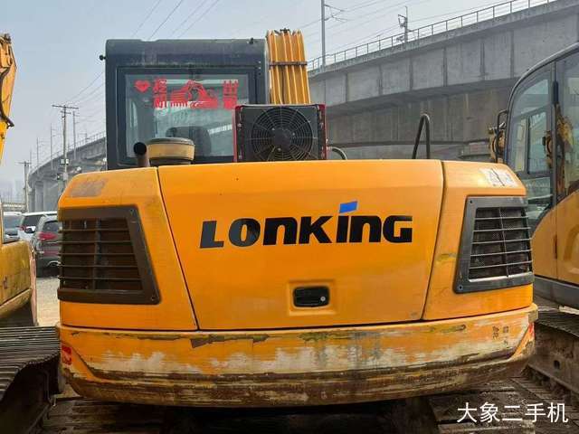 龙工 CDM6075 挖掘机