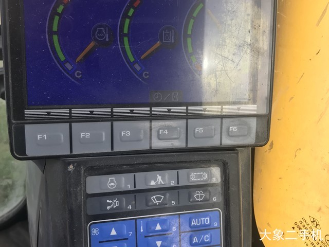 小松 PC240LC-8M0 挖掘机