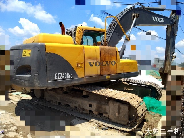 沃尔沃 EC210B 挖掘机