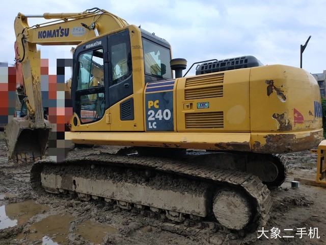 小松 PC240LC-8M0 挖掘机