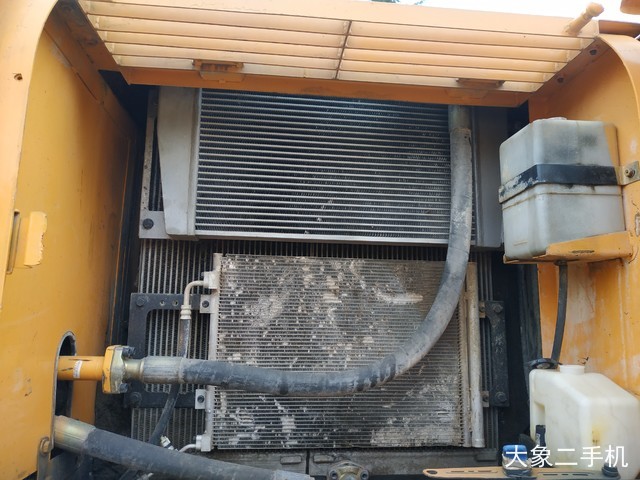 现代 R265LC-9 挖掘机