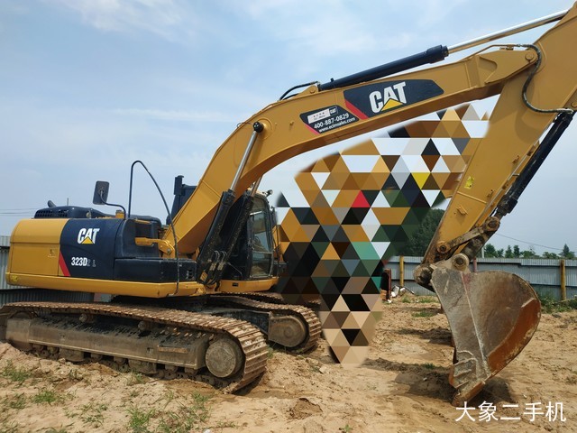 卡特彼勒 323D2L 挖掘机