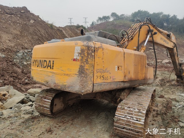 现代 R225-7 挖掘机