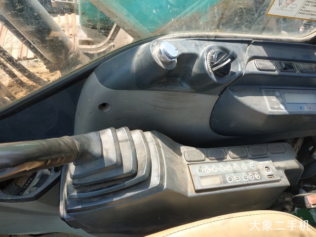 神钢 SK270D-8 挖掘机