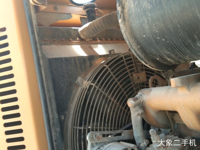 龙工 LG833B 装载机