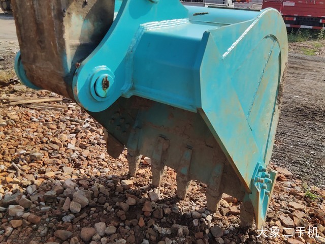 神钢 SK210LC-8 挖掘机