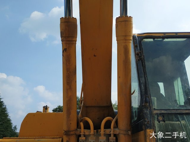 小松 PC220-8 挖掘机