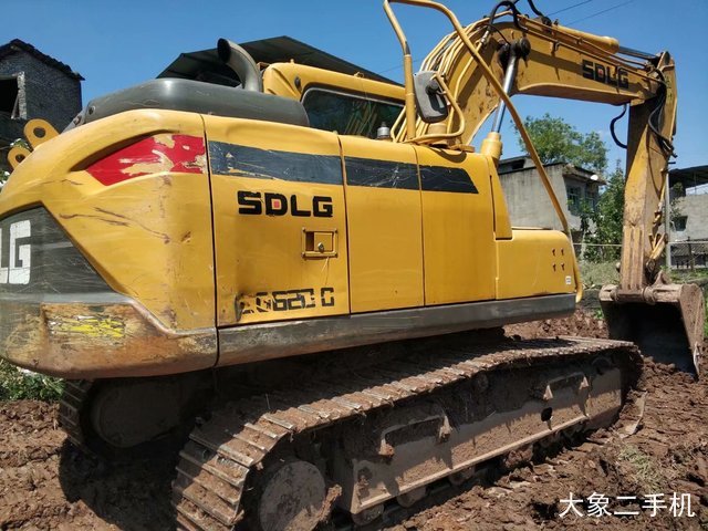 山东临工 LG6135E 挖掘机