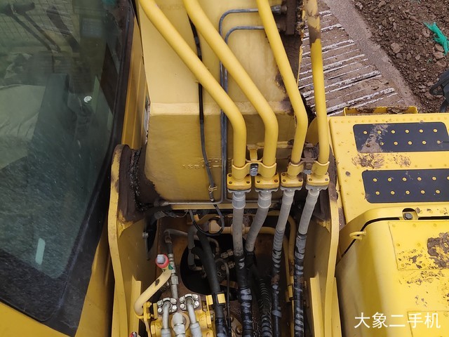 小松 PC240LC-8M0 挖掘机