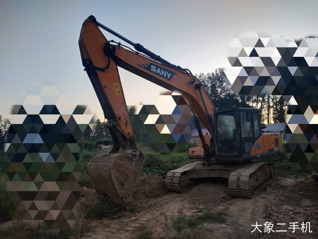 三一重工 SY215C 挖掘机