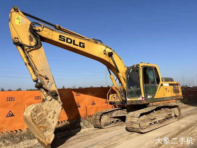 山东临工 E6210F 挖掘机