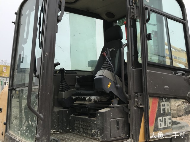 雷沃重工 FR60E 挖掘机