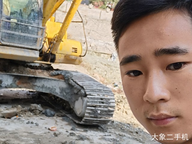 小松 PC210-8 挖掘机