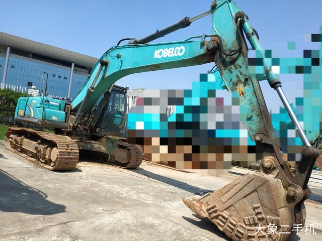 神钢 SK270D-8 挖掘机