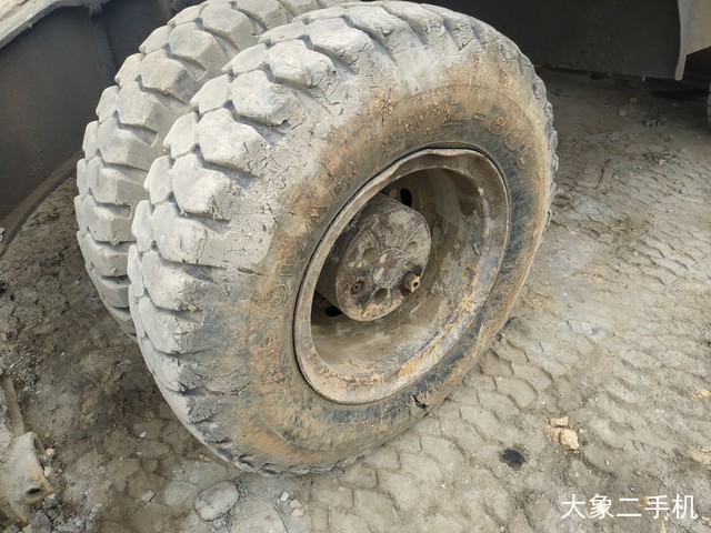 现代 R210W-5 挖掘机