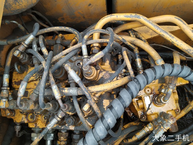 现代 R130W-5 挖掘机