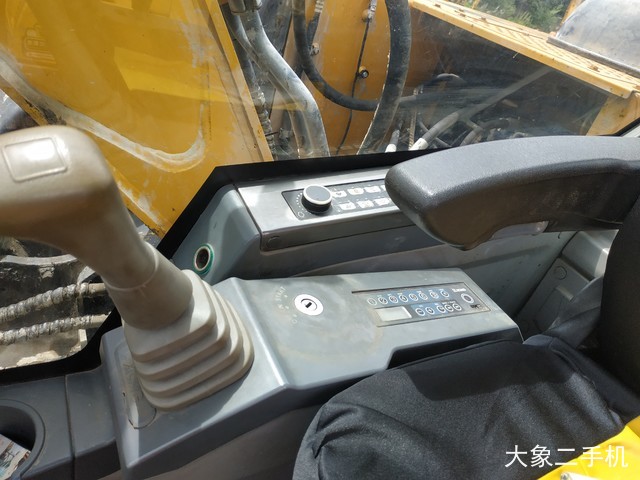 徐工 XE135D 挖掘机